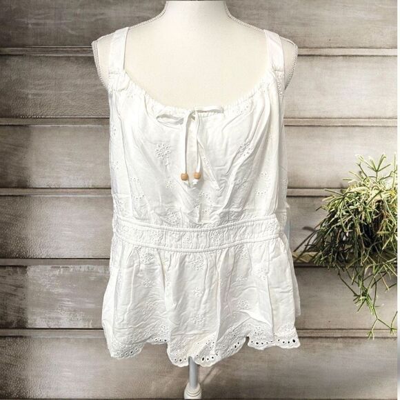 Torrid Ivory Eyelet Tie Front Sleeveless Tank Sz 2X - Picture 1 of 8